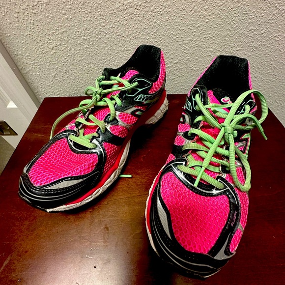 Good used condition ASICS running shoes - Picture 1 of 2